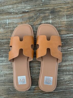 DV by Dolce Vita Cognac Slide Sandals with Cutout Strap
